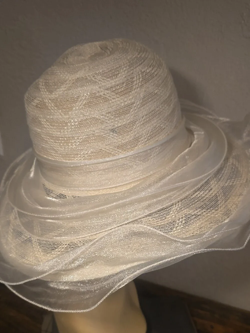 VElegant White Wide-Brim Dress Hat with Decorative Bow VINTAGE